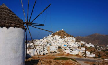 Explore the Greek Islands – Paros Naxos Ios Santorini