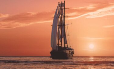 Santorini Caldera Sunset Boat Tour with Dinner onboard