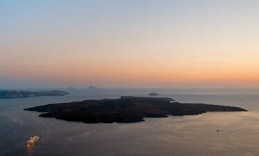 Santorini Full Day Boat & Bus Tour with Sunset in Oia